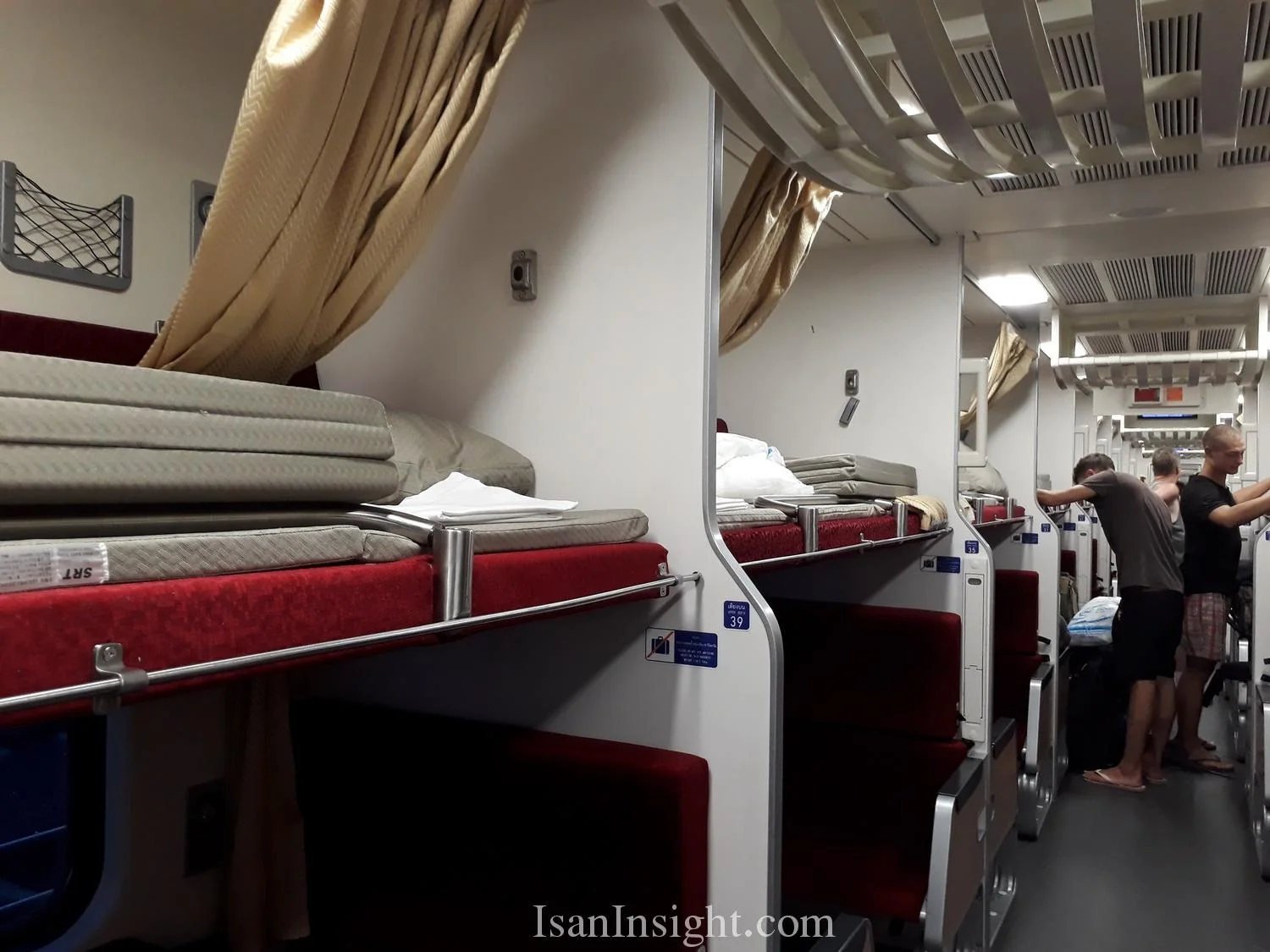 รถไฟด่วนพิเศษ CNR