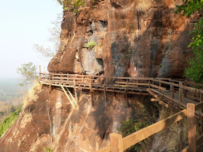 แผ่นเปลือกโลกอินโดจีน ที่ราบสูงโคราช พื้นที่ภาคอีสาน ภูมิศาสตร์ ภาคตะวันออกเฉียงเหนือ พื้นที่กายภาพภาคอีสาน