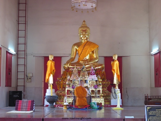 วัดกลาง ในเมือง ขอนแก่น ริมบึงแก่นนคร